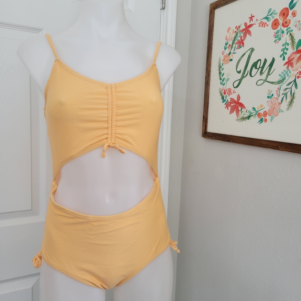 2/$35 Old Navy Ribbed Cut Out One Piece Swimsuit 16/XXL LikeNew Peach Adjustable